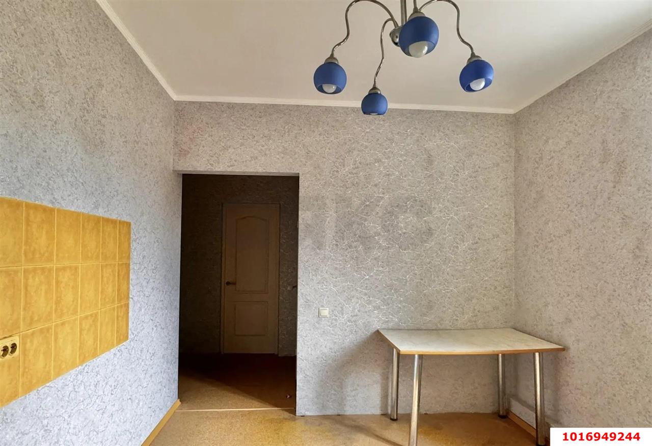 Фото №3: 1-комнатная квартира <span class="whitespace-nowrap">34 м²</span>, <span class="whitespace-nowrap">2/3 эт.</span> - Краснодар, Центральный внутригородской округ, мкр. Центральный, ул. Володи Головатого, 435/1