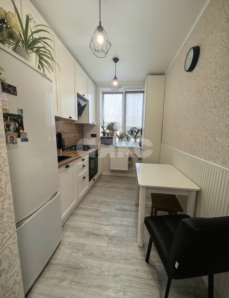 Фото №3: 2-комнатная квартира <span class="whitespace-nowrap">48 м²</span>, <span class="whitespace-nowrap">3/3 эт.</span> - Мариуполь, р. Жовтневый, ул. Фонтанная, 77