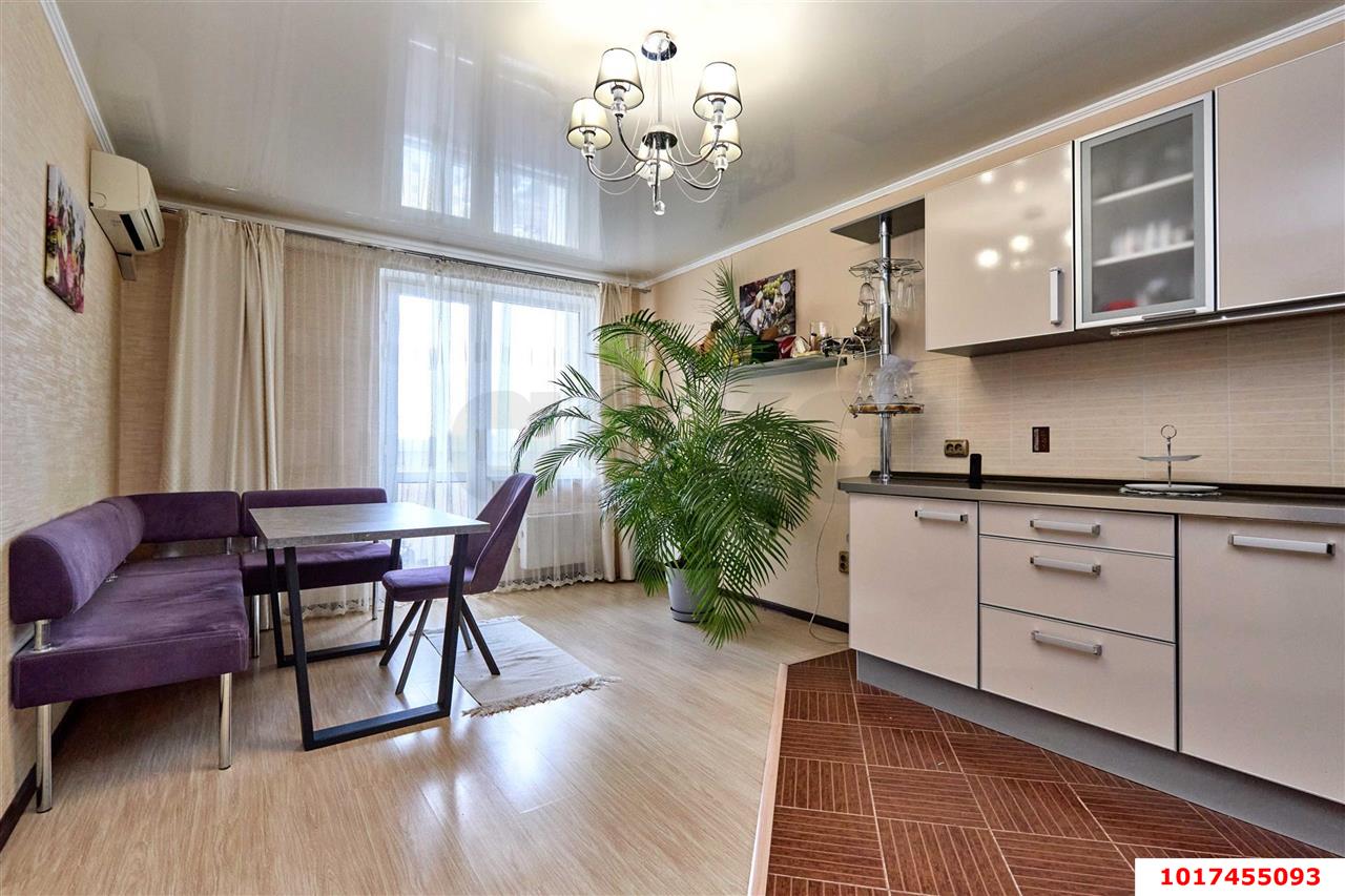 Фото №1: 3-комнатная квартира <span class="whitespace-nowrap">75 м²</span>, <span class="whitespace-nowrap">12/14 эт.</span> - Краснодар, Западный внутригородской округ, мкр. Юбилейный, пр-кт Чекистов, 24/1