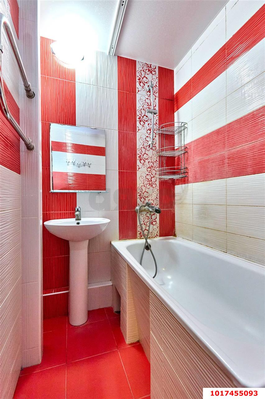 Фото №10: 3-комнатная квартира <span class="whitespace-nowrap">75 м²</span>, <span class="whitespace-nowrap">12/14 эт.</span> - Краснодар, Западный внутригородской округ, мкр. Юбилейный, пр-кт Чекистов, 24/1
