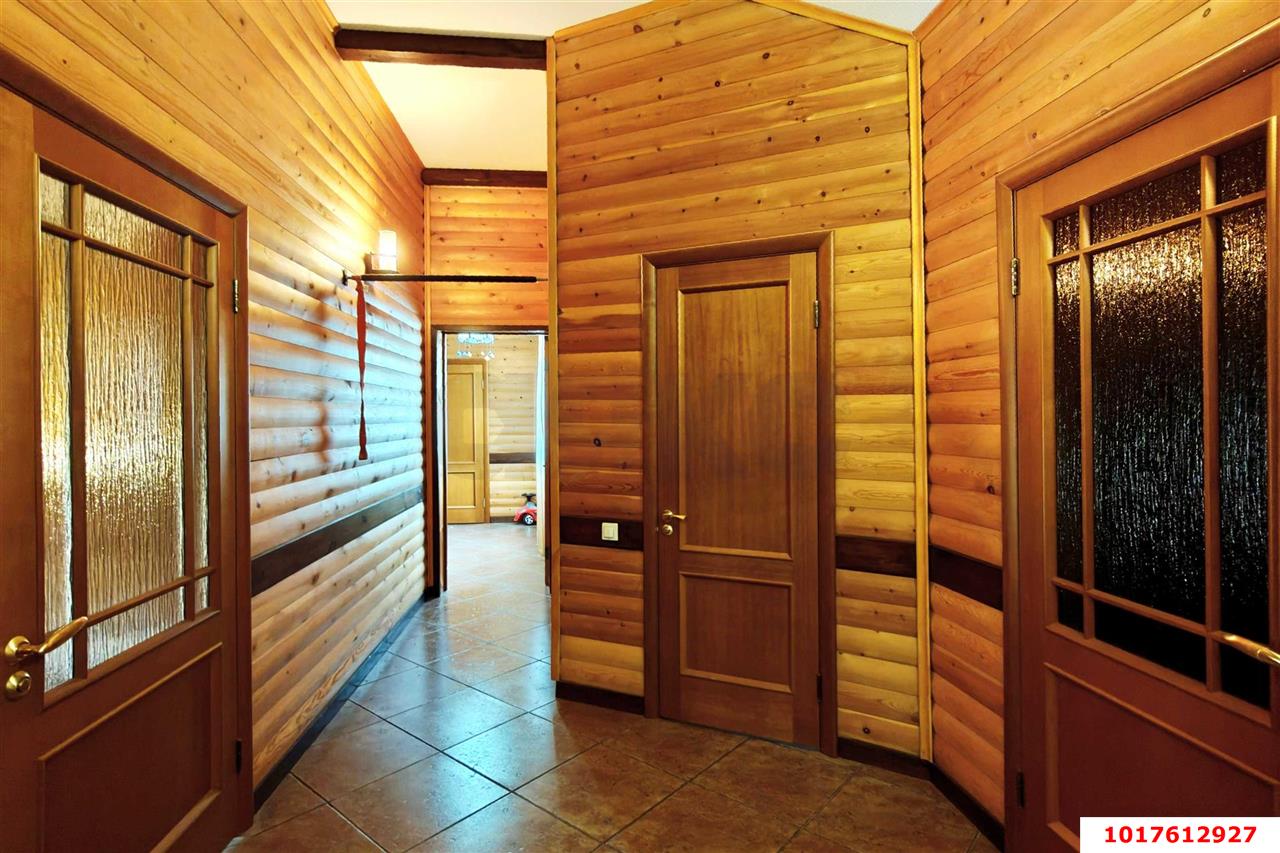 Фото №13: Отдельное здание <span class="whitespace-nowrap">350 м²</span>, <span class="whitespace-nowrap">1/3 эт.</span> - Краснодар, Центральный внутригородской округ, мкр. Дубинка, ул. Ставропольская, 220/2