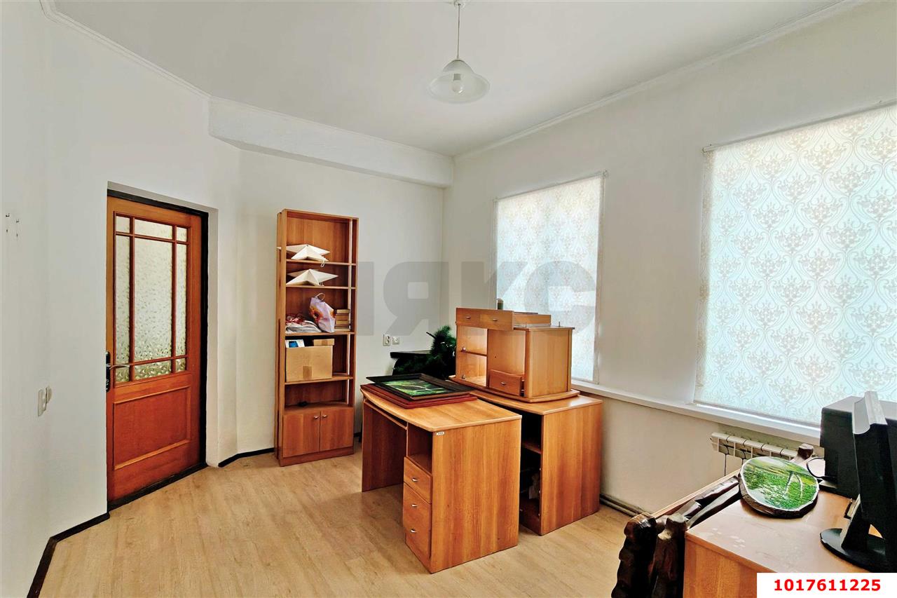 Фото №8: Отдельное здание <span class="whitespace-nowrap">865 м²</span>, <span class="whitespace-nowrap">1/2 эт.</span> - Краснодар, Центральный внутригородской округ, мкр. Дубинка, ул. Ставропольская, 220/2