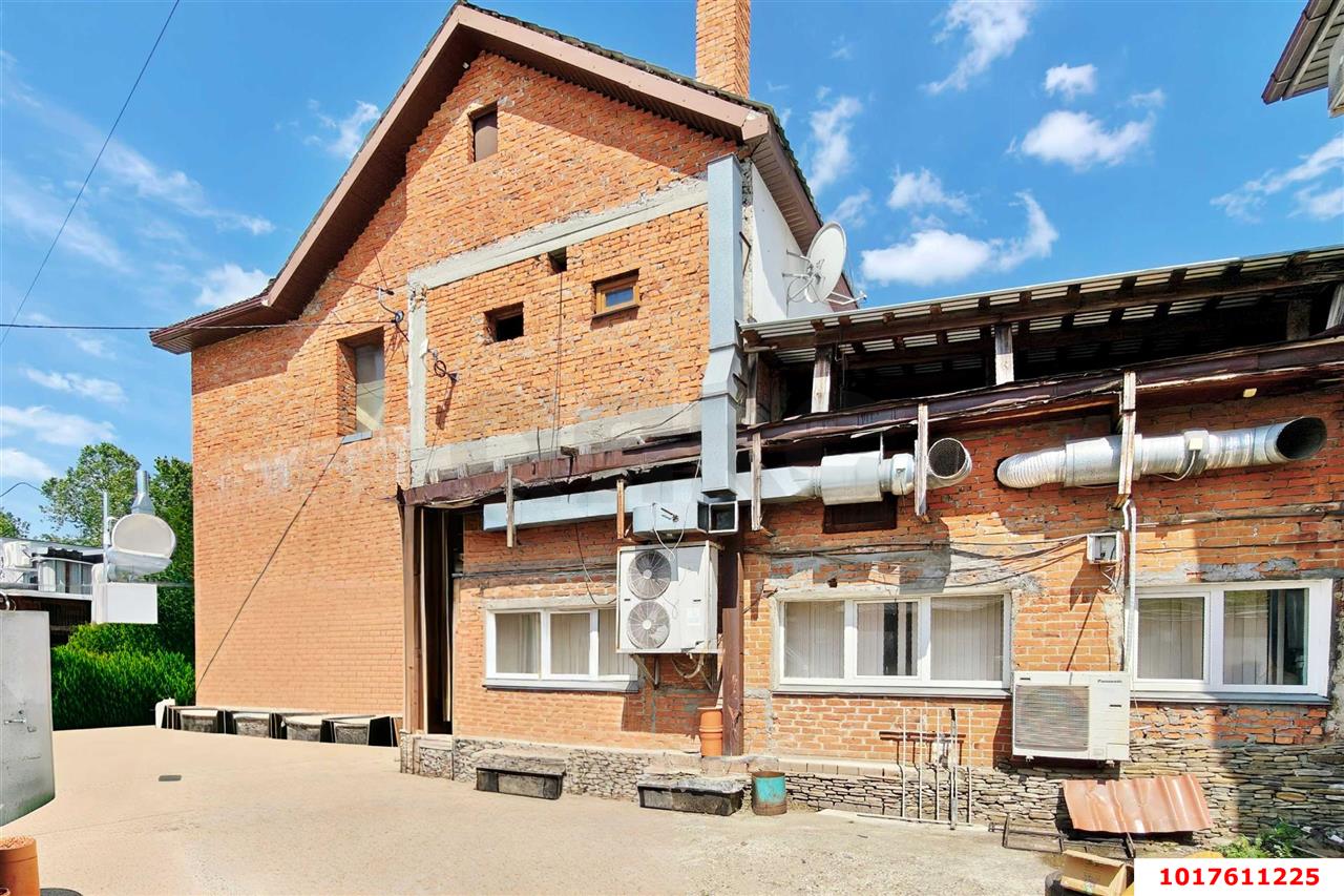Фото №3: Отдельное здание <span class="whitespace-nowrap">865 м²</span>, <span class="whitespace-nowrap">1/2 эт.</span> - Краснодар, Центральный внутригородской округ, мкр. Дубинка, ул. Ставропольская, 220/2
