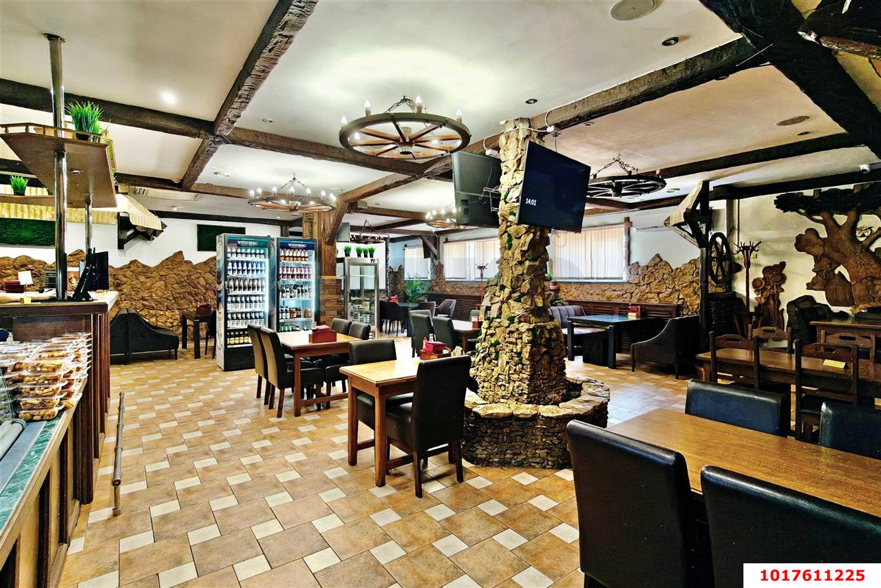 Фото №6: Отдельное здание <span class="whitespace-nowrap">865 м²</span>, <span class="whitespace-nowrap">1/2 эт.</span> - Краснодар, Центральный внутригородской округ, мкр. Дубинка, ул. Ставропольская, 220/2