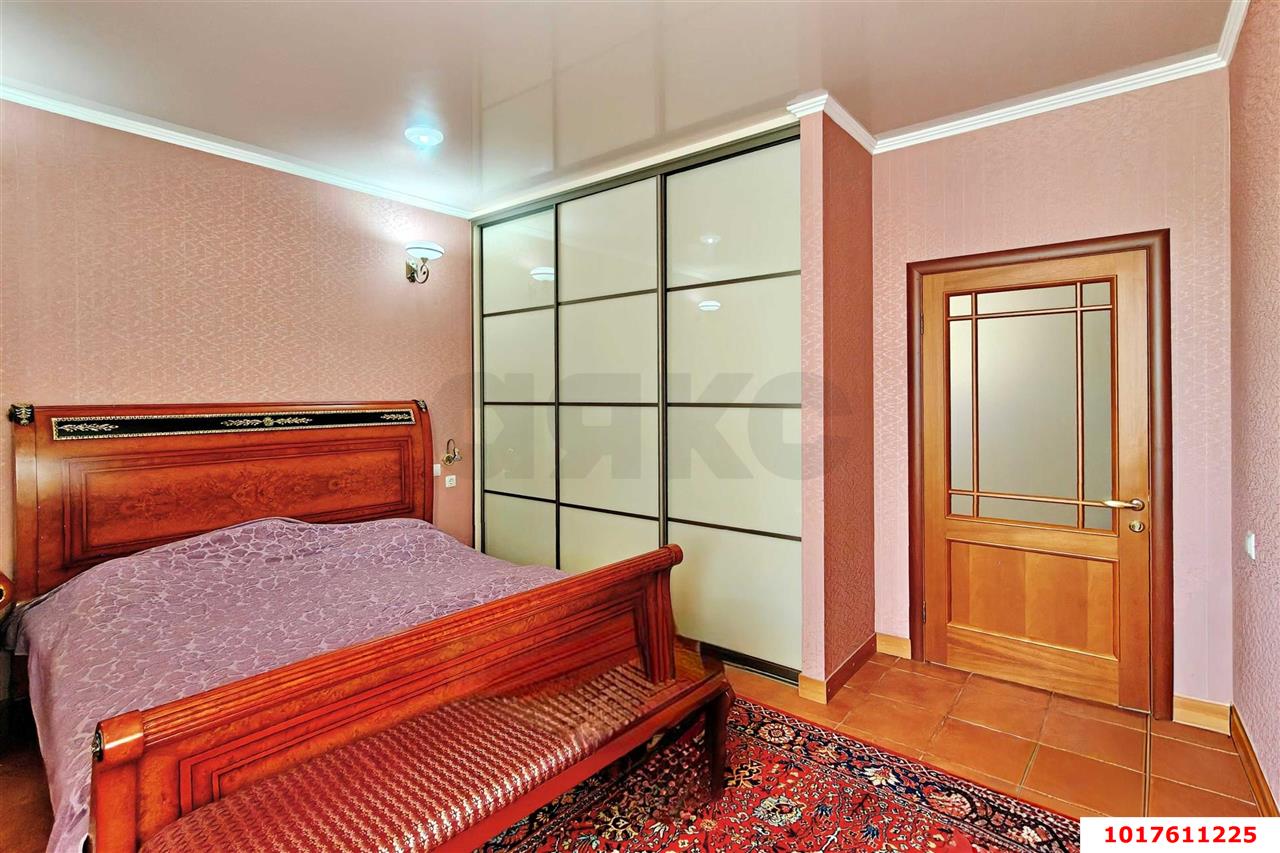 Фото №13: Отдельное здание <span class="whitespace-nowrap">865 м²</span>, <span class="whitespace-nowrap">1/2 эт.</span> - Краснодар, Центральный внутригородской округ, мкр. Дубинка, ул. Ставропольская, 220/2