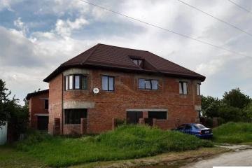 Фото №1: Дом <span class="whitespace-nowrap">400 м²</span> <span class="whitespace-nowrap">+ 6.95 сот.</span>, <span class="whitespace-nowrap">2 эт.</span> - Электрон, мкр. Карасунский внутригородской округ, ул. Абрикосовая, 1