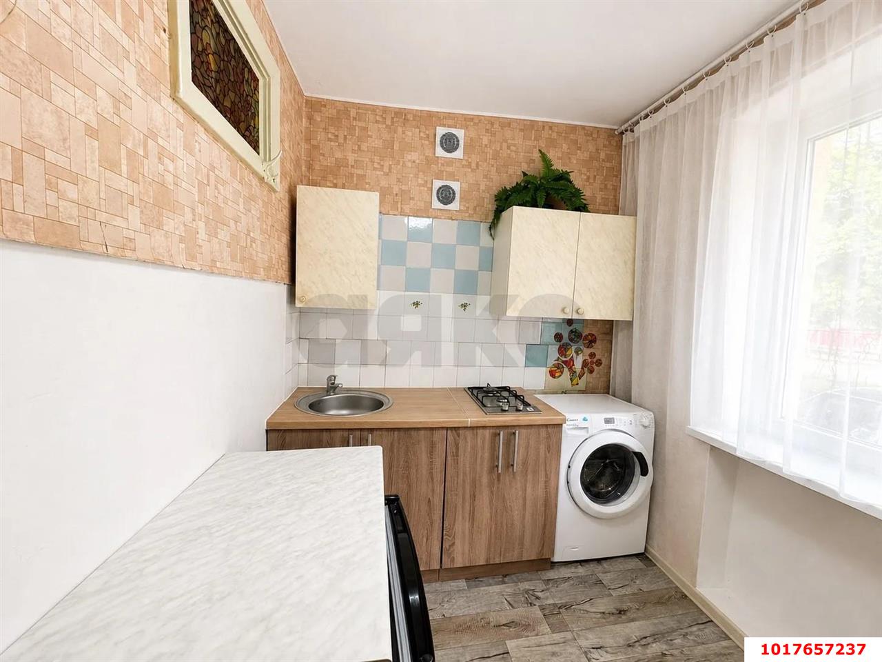 Фото №3: 2-комнатная квартира <span class="whitespace-nowrap">38 м²</span>, <span class="whitespace-nowrap">1/5 эт.</span> - Краснодар, Центральный внутригородской округ, мкр. Центральный, ул. Братьев Дроздовых, 14