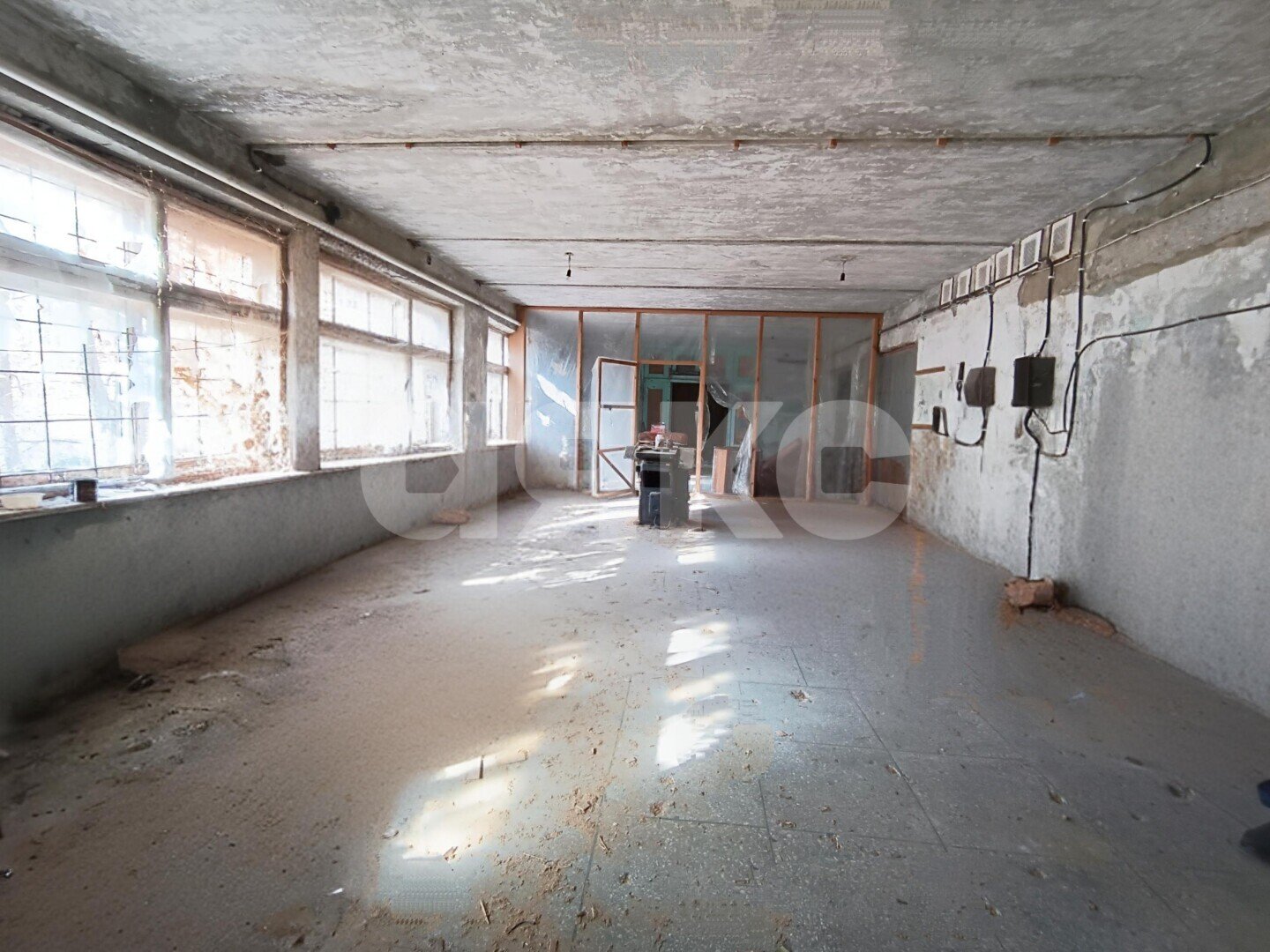 Фото №9: Коммерция <span class="whitespace-nowrap">303 м²</span>, <span class="whitespace-nowrap">1/1 эт.</span> - Дубовка, ул. Степная