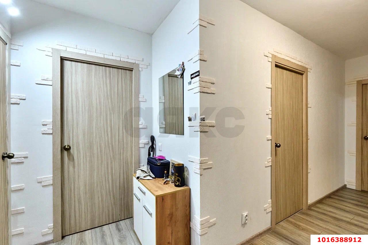 Фото №6: 2-комнатная квартира <span class="whitespace-nowrap">56 м²</span>, <span class="whitespace-nowrap">13/16 эт.</span> - Краснодар, Западный внутригородской округ, Кожзавод, мкр. Военный городок № 1, ул. имени Калинина, 350/4