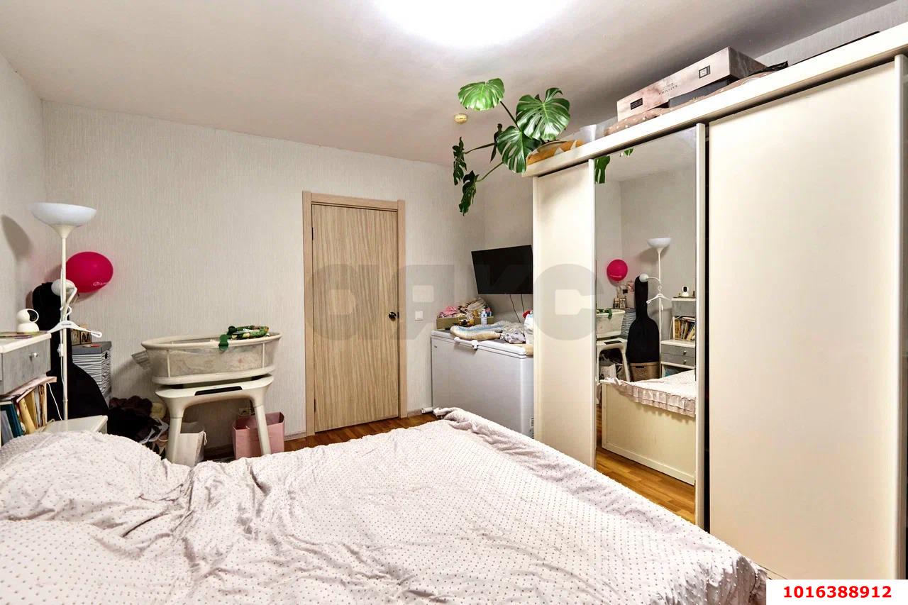 Фото №5: 2-комнатная квартира <span class="whitespace-nowrap">56 м²</span>, <span class="whitespace-nowrap">13/16 эт.</span> - Краснодар, Западный внутригородской округ, Кожзавод, мкр. Военный городок № 1, ул. имени Калинина, 350/4
