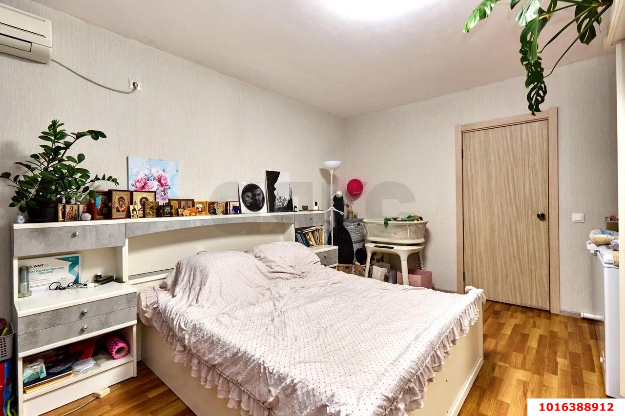Фото №4: 2-комнатная квартира <span class="whitespace-nowrap">56 м²</span>, <span class="whitespace-nowrap">13/16 эт.</span> - Краснодар, Западный внутригородской округ, Кожзавод, мкр. Военный городок № 1, ул. имени Калинина, 350/4