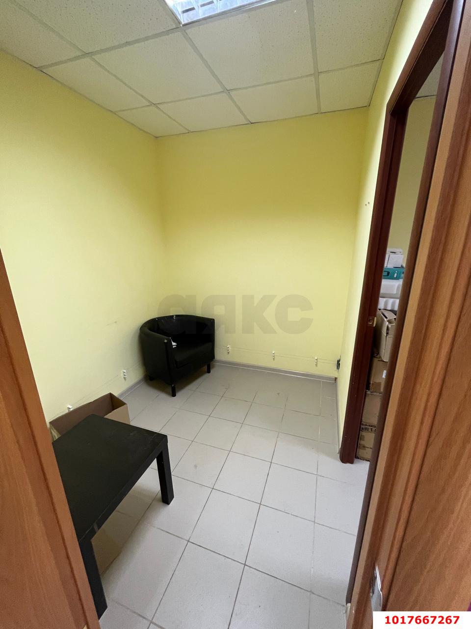 Фото №3: Торговое помещение <span class="whitespace-nowrap">78 м²</span>, <span class="whitespace-nowrap">1/4 эт.</span> - Российский, мкр. Прикубанский внутригородской округ, ул. Волховская, 8