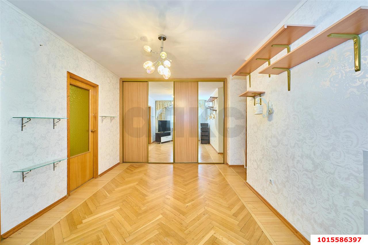Фото №2: 3-комнатная квартира <span class="whitespace-nowrap">64 м²</span>, <span class="whitespace-nowrap">5/5 эт.</span> - Краснодар, мкр. Центральный внутригородской округ, ул. имени П.М. Гаврилова, 103