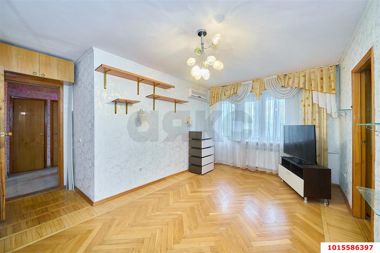 Фото №1: 3-комнатная квартира <span class="whitespace-nowrap">64 м²</span>, <span class="whitespace-nowrap">5/5 эт.</span> - Краснодар, мкр. Центральный внутригородской округ, ул. имени П.М. Гаврилова, 103