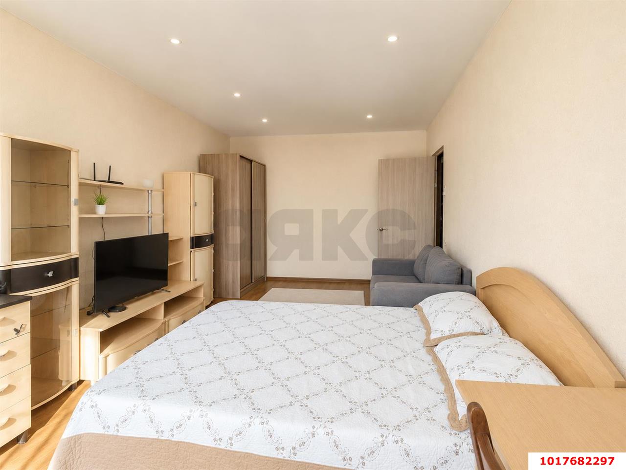 Фото №6: 1-комнатная квартира <span class="whitespace-nowrap">42 м²</span>, <span class="whitespace-nowrap">5/6 эт.</span> - Краснодар, Прикубанский внутригородской округ, мкр. Музыкальный, ул. имени Сергея Есенина, 108/7Б