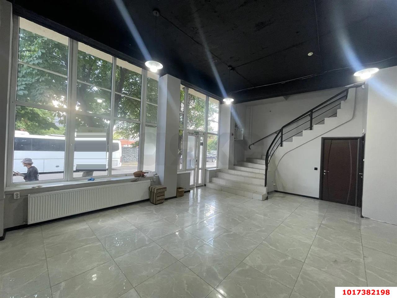 Фото №2: Отдельное здание <span class="whitespace-nowrap">176 м²</span>, <span class="whitespace-nowrap">1/3 эт.</span> - Краснодар, Западный внутригородской округ, мкр. Центральный, ул. Октябрьская, 141