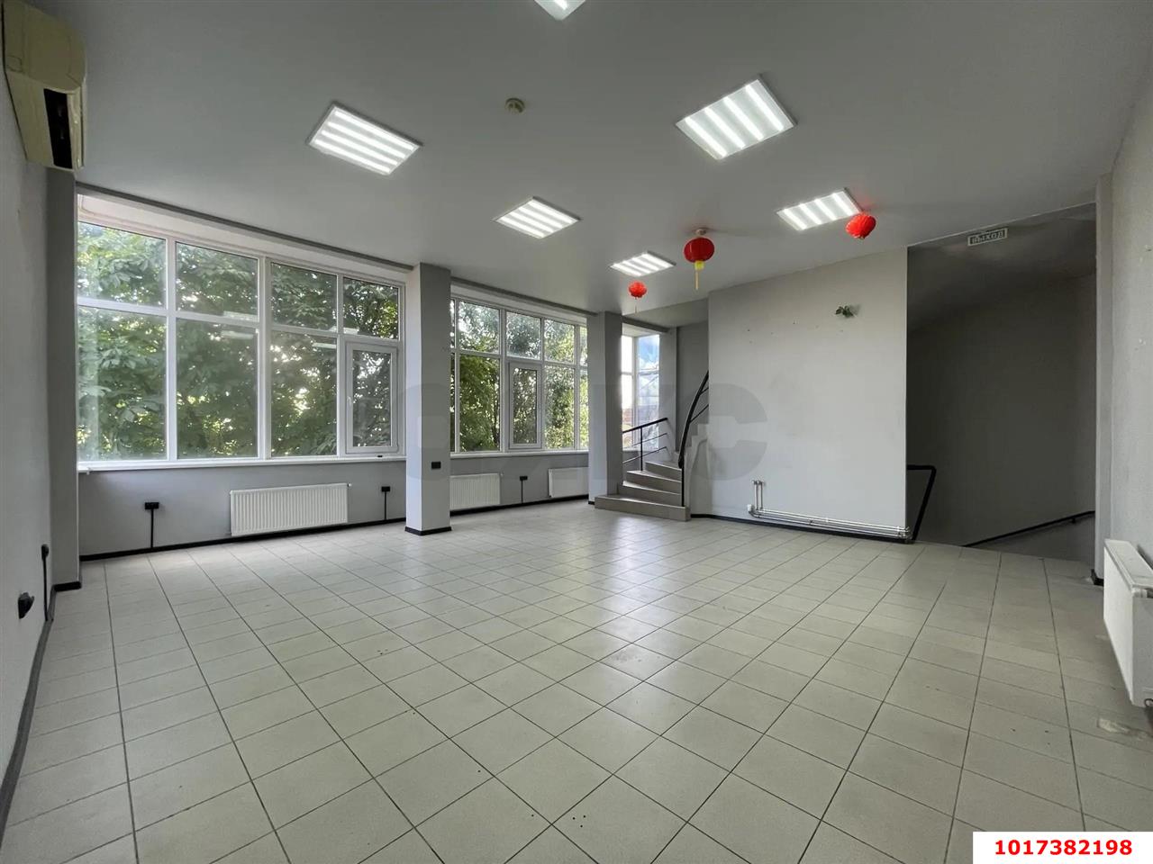 Фото №4: Отдельное здание <span class="whitespace-nowrap">176 м²</span>, <span class="whitespace-nowrap">1/3 эт.</span> - Краснодар, Западный внутригородской округ, мкр. Центральный, ул. Октябрьская, 141