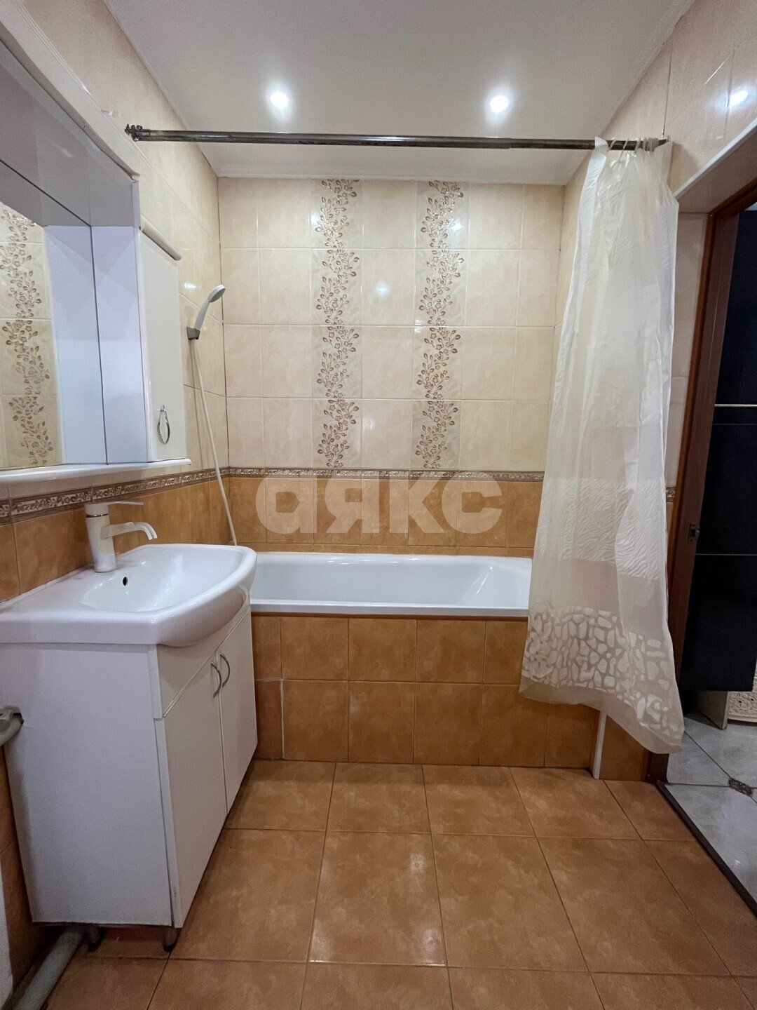 Фото №10: Дом <span class="whitespace-nowrap">103 м²</span> <span class="whitespace-nowrap">+ 4.4 сот.</span>, <span class="whitespace-nowrap">1 эт.</span> - Мариуполь, р. Жовтневый, ул. Халтурина, 1