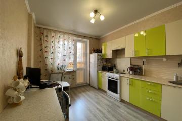 Фото №1: 1-комнатная квартира <span class="whitespace-nowrap">40 м²</span>, <span class="whitespace-nowrap">16/19 эт.</span> - Краснодар, мкр. Гидростроителей, ул. Автолюбителей, 52/4