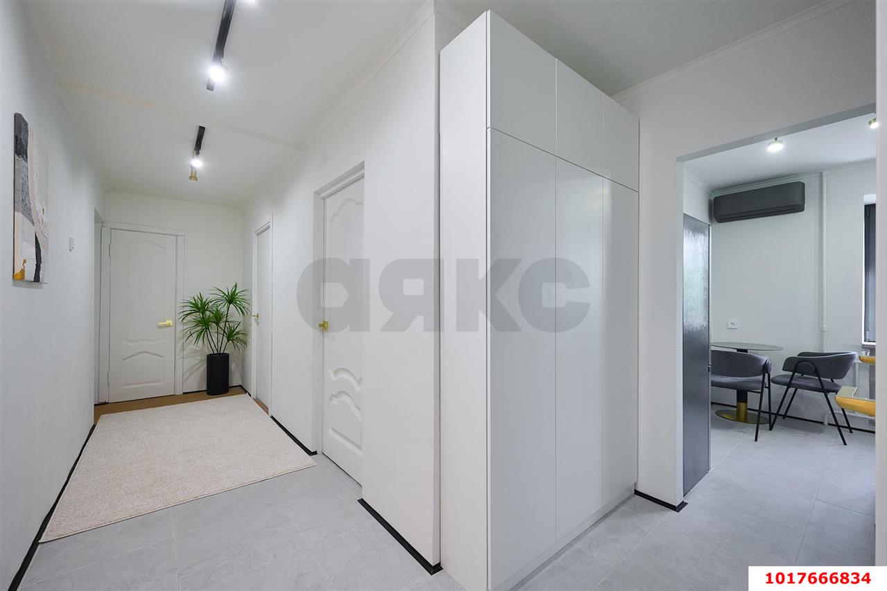 Фото №17: 3-комнатная квартира <span class="whitespace-nowrap">67 м²</span>, <span class="whitespace-nowrap">4/9 эт.</span> - Краснодар, Центральный внутригородской округ, мкр. Центральный, ул. Хакурате, 12