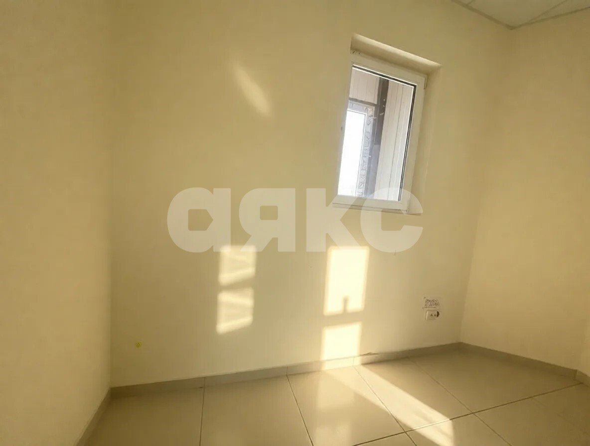 Фото №5: Коммерция <span class="whitespace-nowrap">130 м²</span>, <span class="whitespace-nowrap">1/3 эт.</span> - Майкоп, мкр. квартал Черёмушки, ул. Депутатская, 15