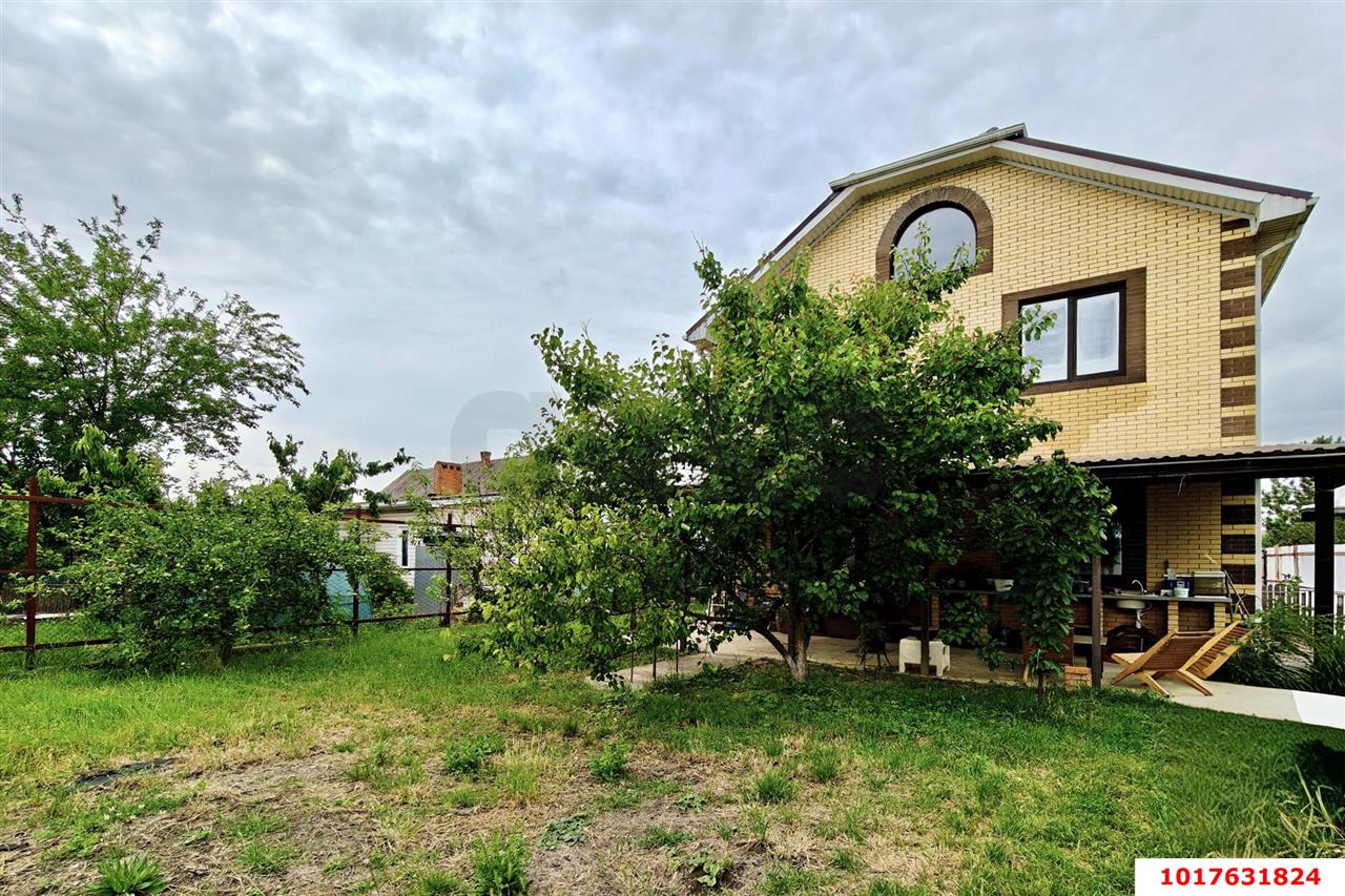 Фото №3: Дом <span class="whitespace-nowrap">200 м²</span> <span class="whitespace-nowrap">+ 6 сот.</span>, <span class="whitespace-nowrap">2 эт.</span> - Афипский, ул. Комсомольская, 20