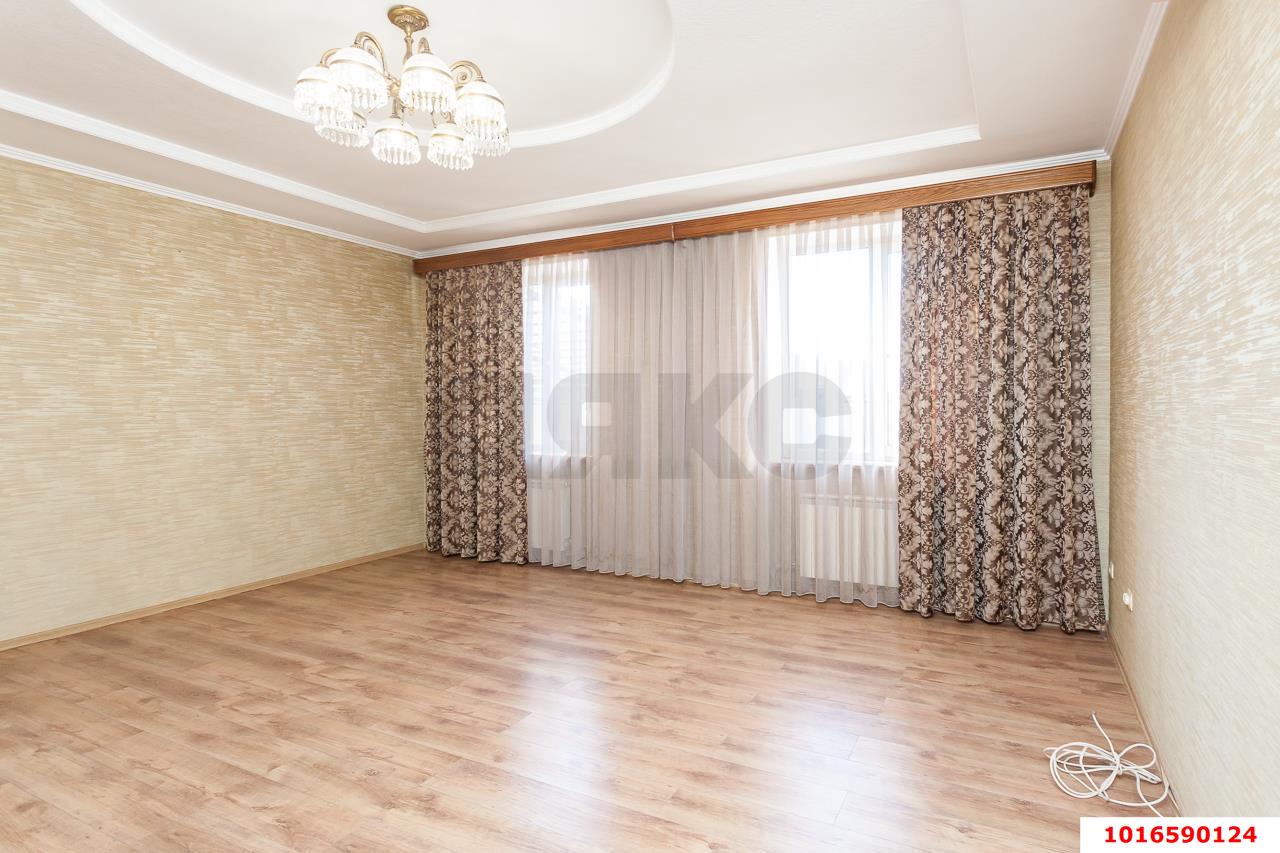 Фото №3: Дом <span class="whitespace-nowrap">271 м²</span> <span class="whitespace-nowrap">+ 12 сот.</span>, <span class="whitespace-nowrap">2 эт.</span> - Знаменский, мкр. Карасунский внутригородской округ