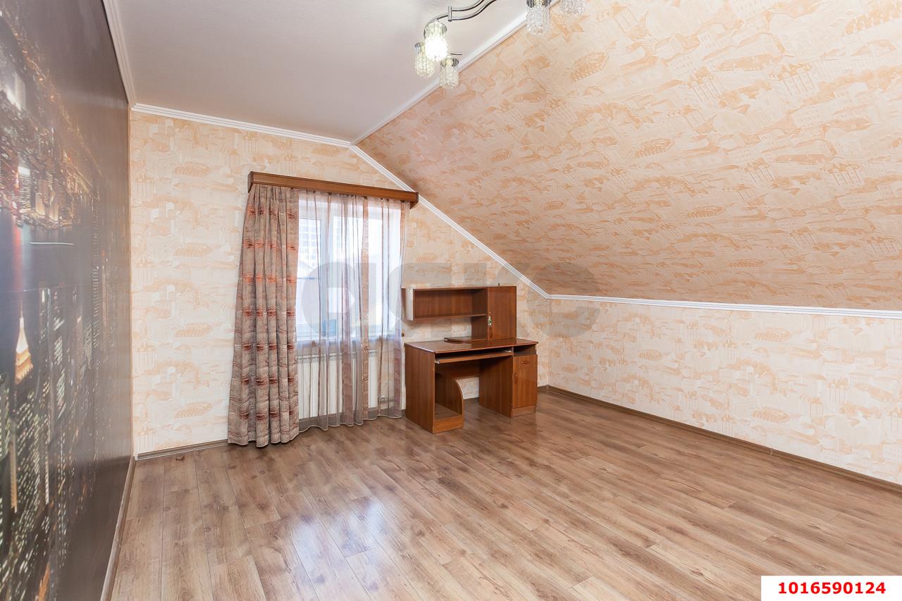 Фото №4: Дом <span class="whitespace-nowrap">271 м²</span> <span class="whitespace-nowrap">+ 12 сот.</span>, <span class="whitespace-nowrap">2 эт.</span> - Знаменский, мкр. Карасунский внутригородской округ