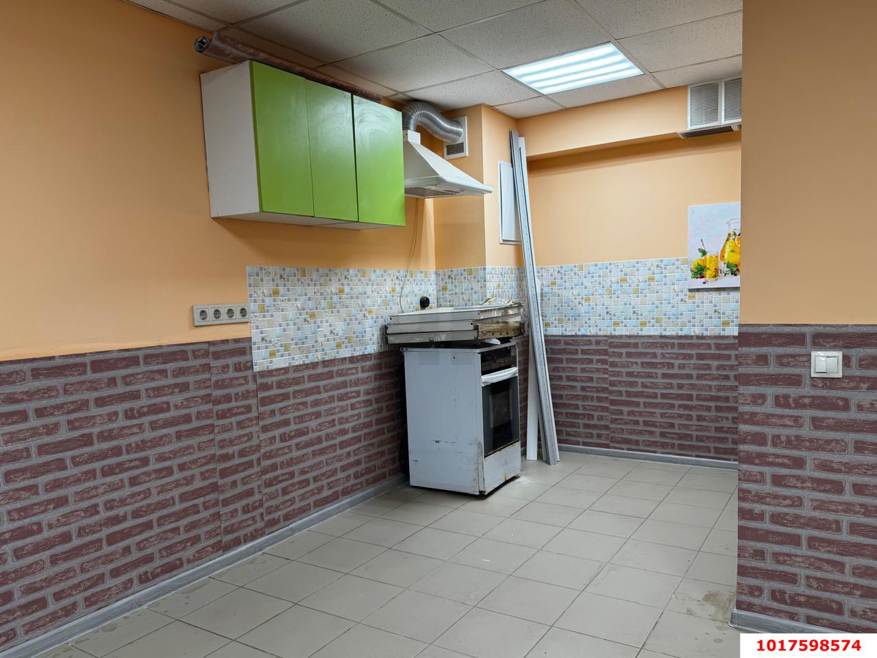 Фото №3: Офисное помещение <span class="whitespace-nowrap">67 м²</span>, <span class="whitespace-nowrap">4 эт.</span> - Краснодар, Карасунский внутригородской округ, ж/р Новознаменский, ул. Есенина, 30Б