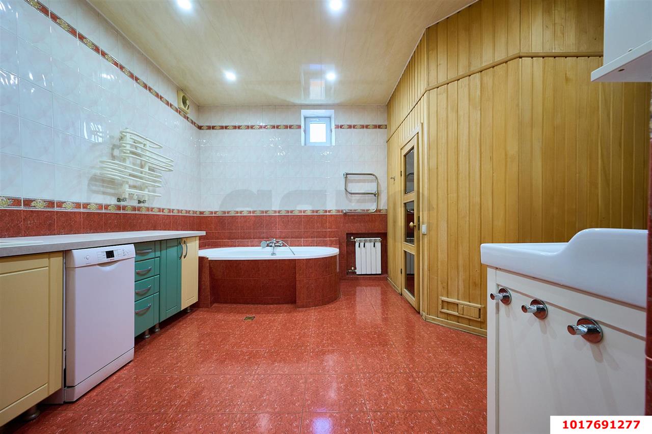Фото №10: Дом <span class="whitespace-nowrap">298 м²</span> <span class="whitespace-nowrap">+ 5 сот.</span>, <span class="whitespace-nowrap">2 эт.</span> - Краснодар, Прикубанский внутригородской округ, мкр. 9-й километр, ул. Лазурная, 15