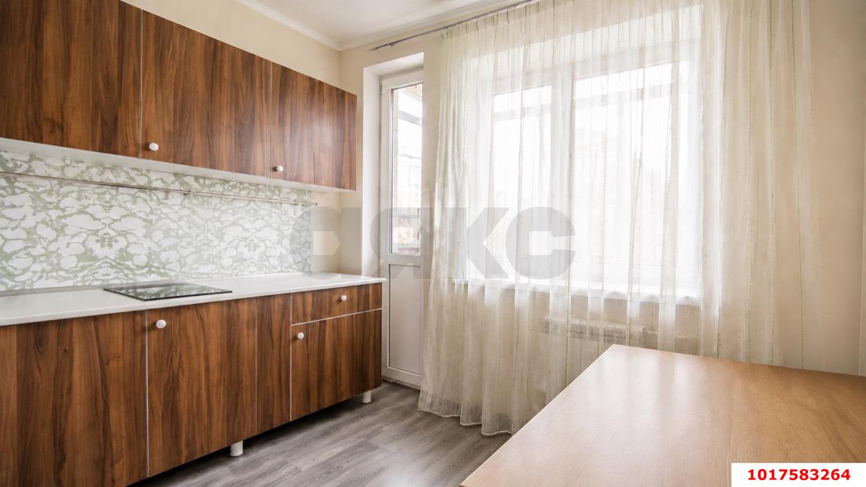 Фото №1: 1-комнатная квартира <span class="whitespace-nowrap">32 м²</span>, <span class="whitespace-nowrap">2/5 эт.</span> - Краснодар, Прикубанский внутригородской округ, мкр. Музыкальный, пер. Шаляпина, 3