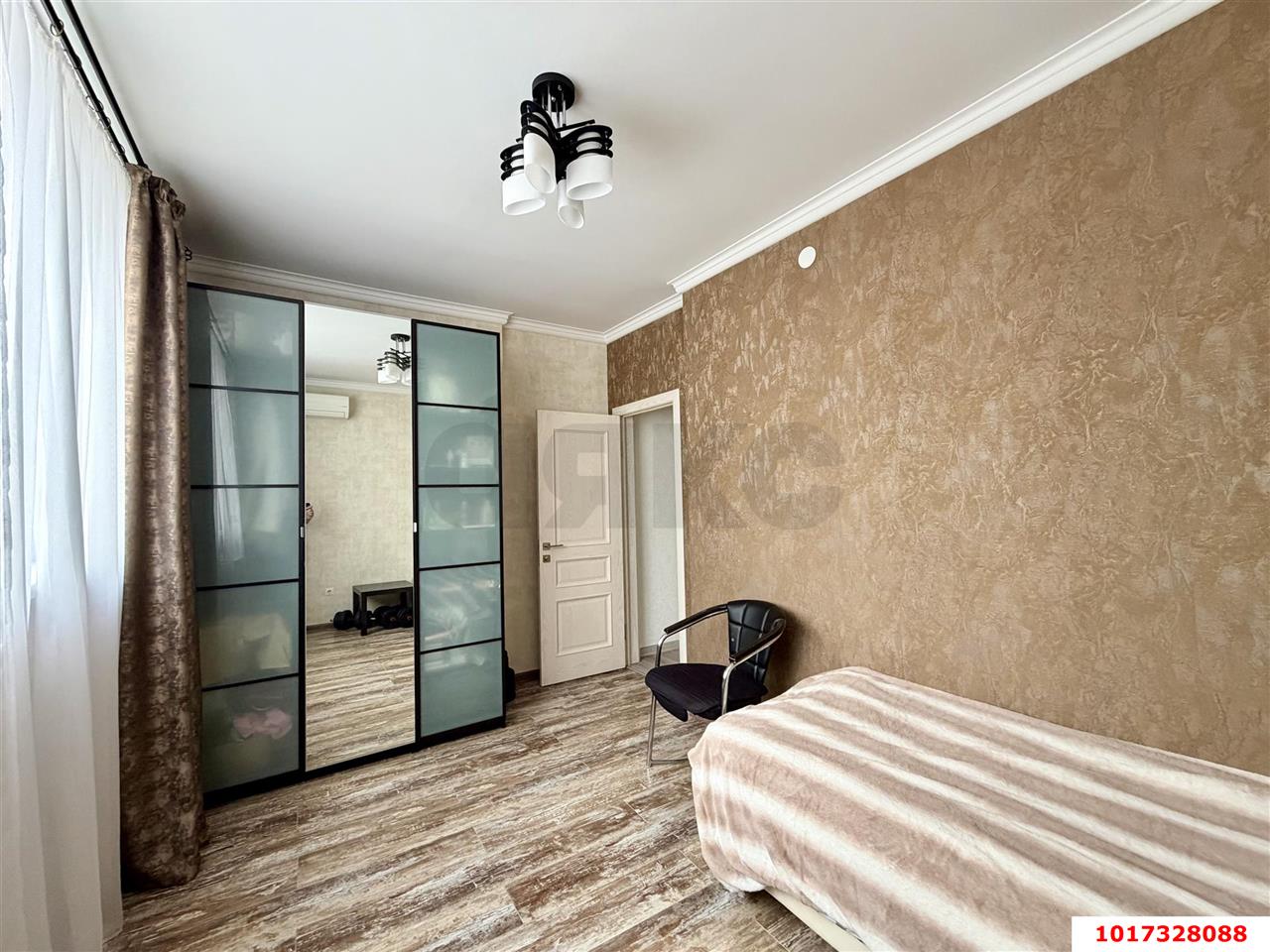 Фото №8: 3-комнатная квартира <span class="whitespace-nowrap">84 м²</span>, <span class="whitespace-nowrap">14/18 эт.</span> - Краснодар, Прикубанский внутригородской округ, Фестивальный, ЖК Екатеринодар, мкр. Солнечный, ул. Архитектора Петина, 18/1