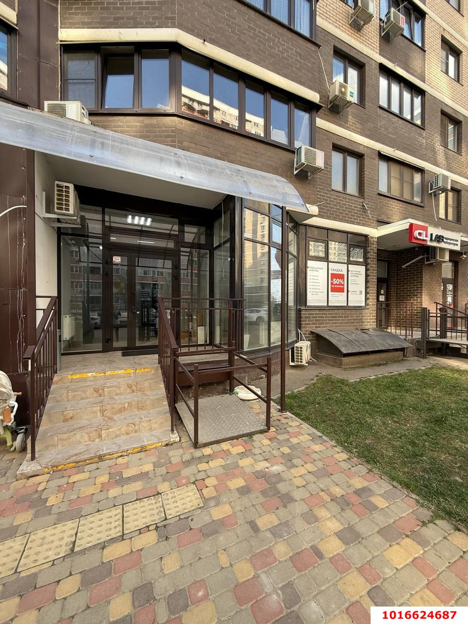Фото №11: Торговое помещение <span class="whitespace-nowrap">95 м²</span>, <span class="whitespace-nowrap">1/17 эт.</span> - Краснодар, Прикубанский внутригородской округ, имени Петра Метальникова, мкр. жилой комплекс Победа-2, ул. Цезаря Куникова, 35