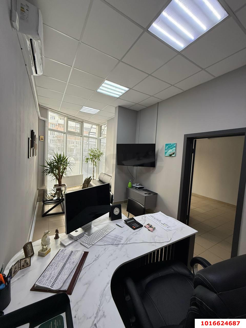 Фото №5: Торговое помещение <span class="whitespace-nowrap">95 м²</span>, <span class="whitespace-nowrap">1/17 эт.</span> - Краснодар, Прикубанский внутригородской округ, имени Петра Метальникова, мкр. жилой комплекс Победа-2, ул. Цезаря Куникова, 35