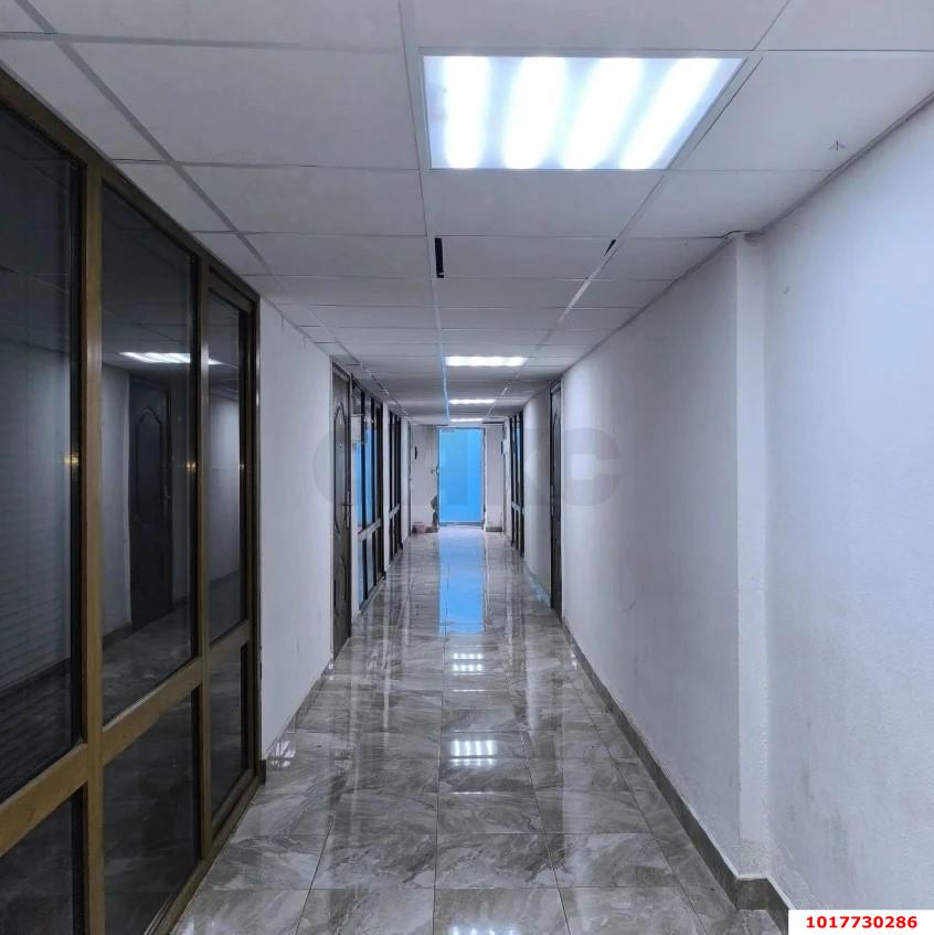 Фото №5: Офисное помещение <span class="whitespace-nowrap">42 м²</span>, <span class="whitespace-nowrap">-1/17 эт.</span> - Краснодар, Прикубанский внутригородской округ, имени Петра Метальникова, мкр. ЖК Три Кита, ул. Московская, 131к3