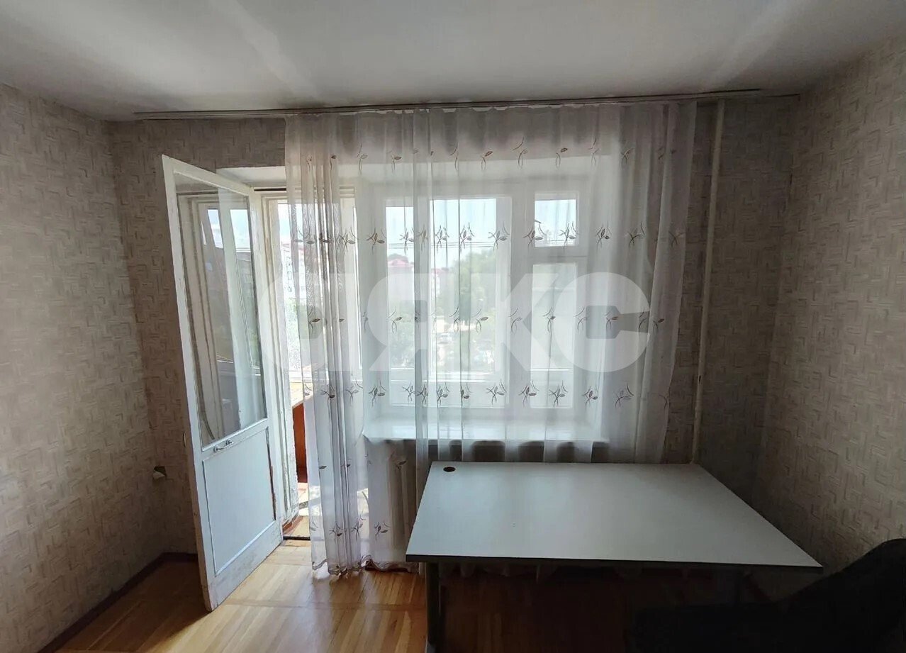 Фото №3: 2-комнатная квартира <span class="whitespace-nowrap">52 м²</span>, <span class="whitespace-nowrap">3/5 эт.</span> - Горячий Ключ, мкр. Администрация, ул. Революции, 3