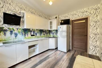 Фото №1: 1-комнатная квартира <span class="whitespace-nowrap">40 м²</span>, <span class="whitespace-nowrap">14/18 эт.</span> - Краснодар, мкр. ЖК Времена Года 3, ул. Цезаря Куникова, 24к2