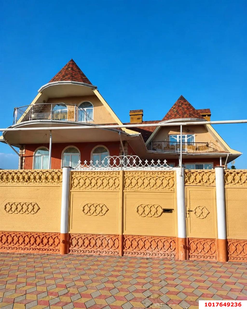 Фото №1: 5+-комнатная квартира <span class="whitespace-nowrap">271 м²</span>, <span class="whitespace-nowrap">2/2 эт.</span> - Павловская, ул. Горького, 499