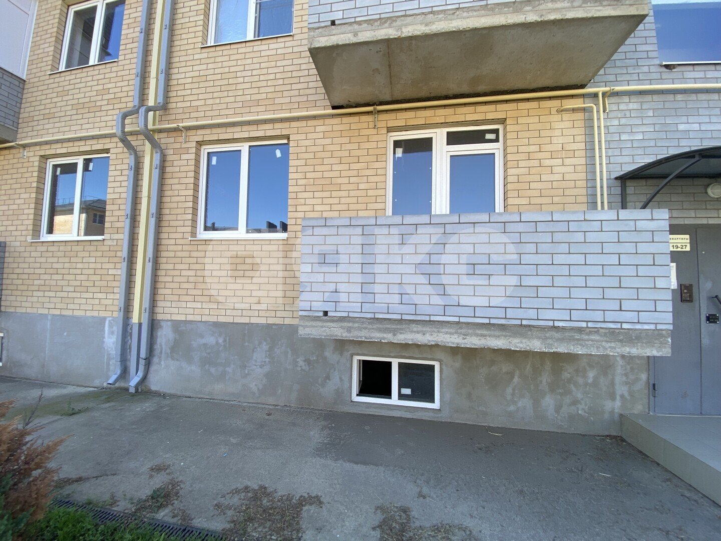 Фото №5: 2-комнатная квартира <span class="whitespace-nowrap">56 м²</span>, <span class="whitespace-nowrap">1/3 эт.</span> - Кореновск, мкр. 10-й, ул. Таманская, 1