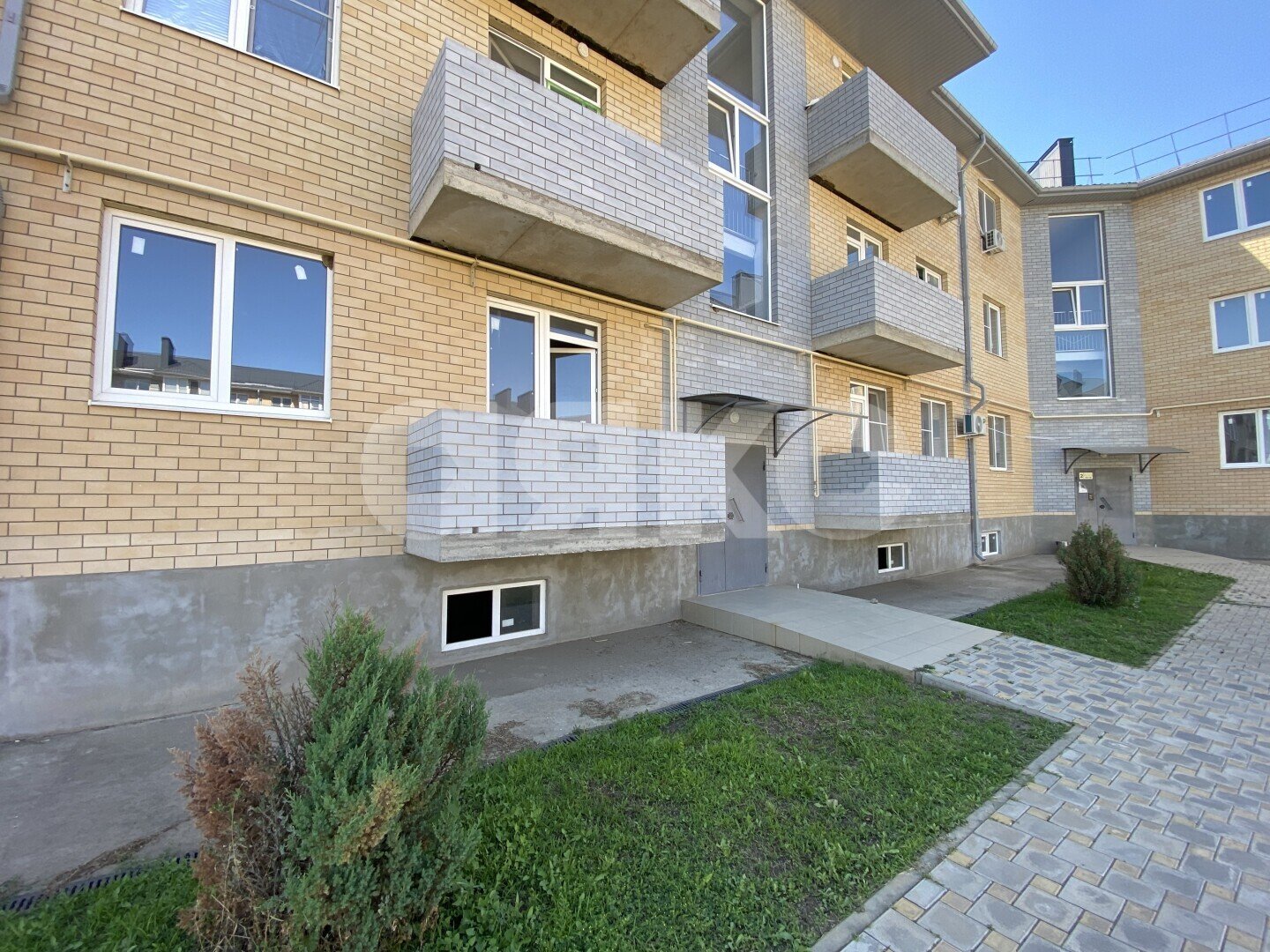 Фото №4: 2-комнатная квартира <span class="whitespace-nowrap">56 м²</span>, <span class="whitespace-nowrap">1/3 эт.</span> - Кореновск, мкр. 10-й, ул. Таманская, 1