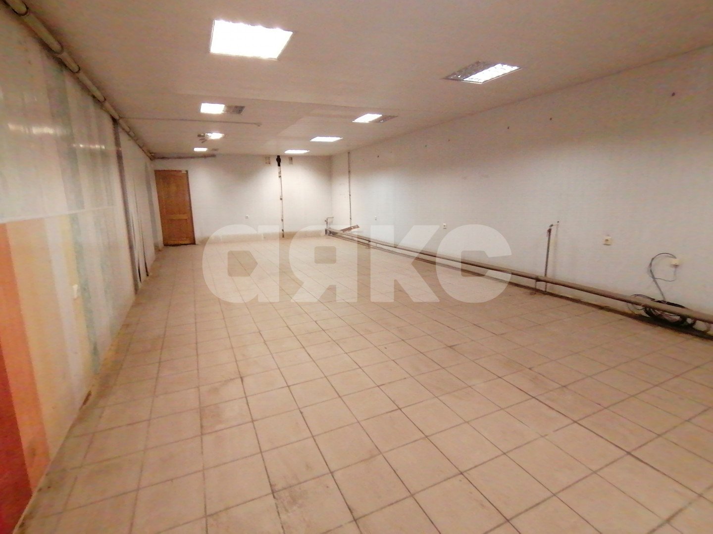 Фото №4: Торговое помещение <span class="whitespace-nowrap">540 м²</span>, <span class="whitespace-nowrap">-1/5 эт.</span> - Волгоград, Кировский, мкр. Развилка, ул. Кирова, 145