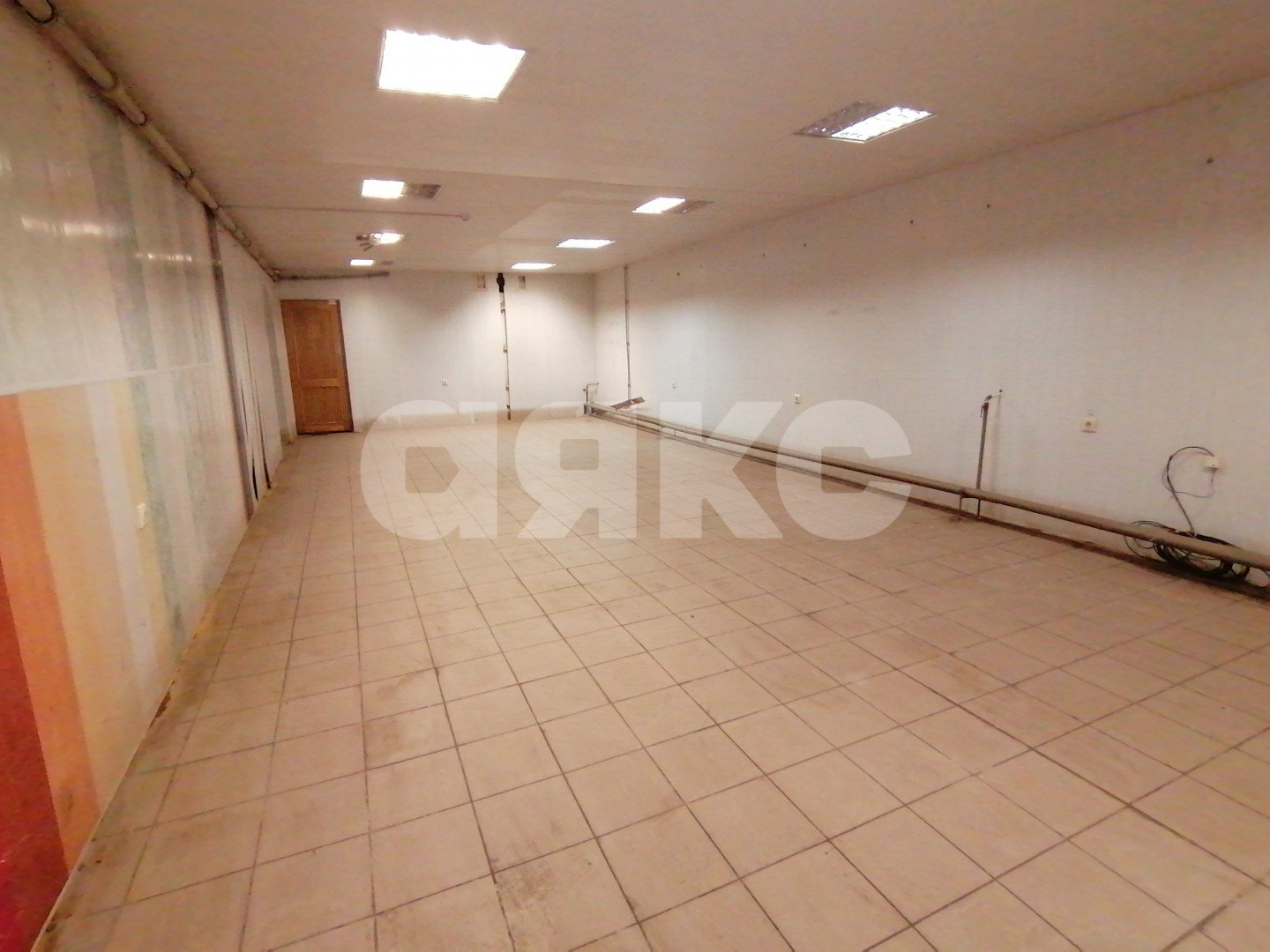 Фото №3: Торговое помещение <span class="whitespace-nowrap">540 м²</span>, <span class="whitespace-nowrap">-1/5 эт.</span> - Волгоград, Кировский, мкр. Развилка, ул. Кирова, 145
