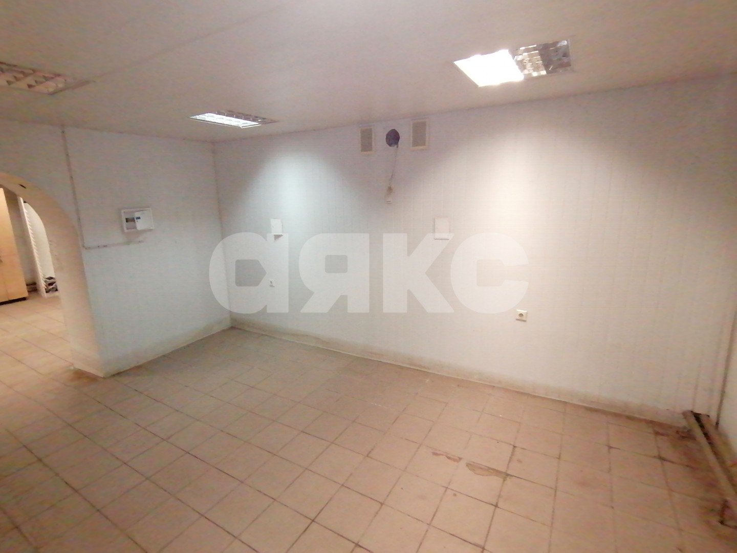 Фото №10: Торговое помещение <span class="whitespace-nowrap">540 м²</span>, <span class="whitespace-nowrap">-1/5 эт.</span> - Волгоград, Кировский, мкр. Развилка, ул. Кирова, 145