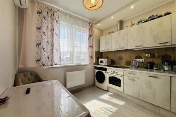 Фото №1: 2-комнатная квартира <span class="whitespace-nowrap">47 м²</span>, <span class="whitespace-nowrap">16/17 эт.</span> - Краснодар, мкр. ЖК Оникс, ул. Российская, 267к5