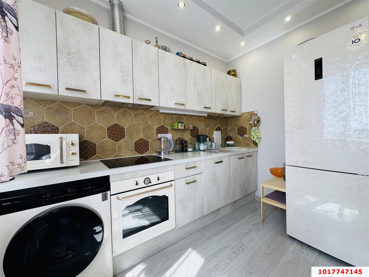Фото №2: 2-комнатная квартира <span class="whitespace-nowrap">55 м²</span>, <span class="whitespace-nowrap">16/17 эт.</span> - Краснодар, Прикубанский внутригородской округ, Музыкальный, мкр. ЖК Оникс, ул. Российская, 267к5