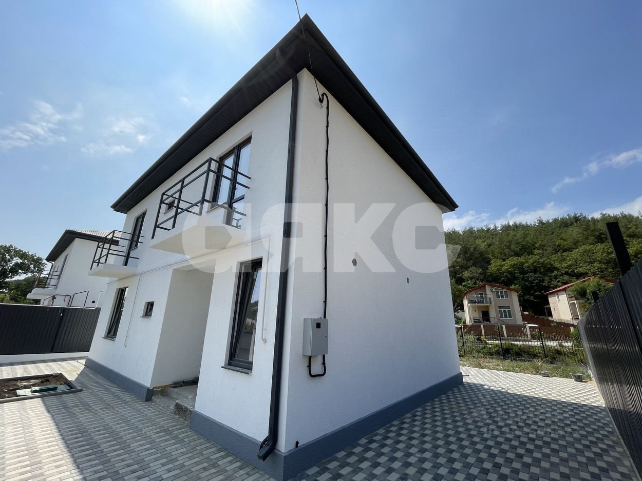Фото №5: Дом <span class="whitespace-nowrap">170 м²</span> <span class="whitespace-nowrap">+ 3 сот.</span>, <span class="whitespace-nowrap">2 эт.</span> - Геленджик, мкр. Голубая Бухта
