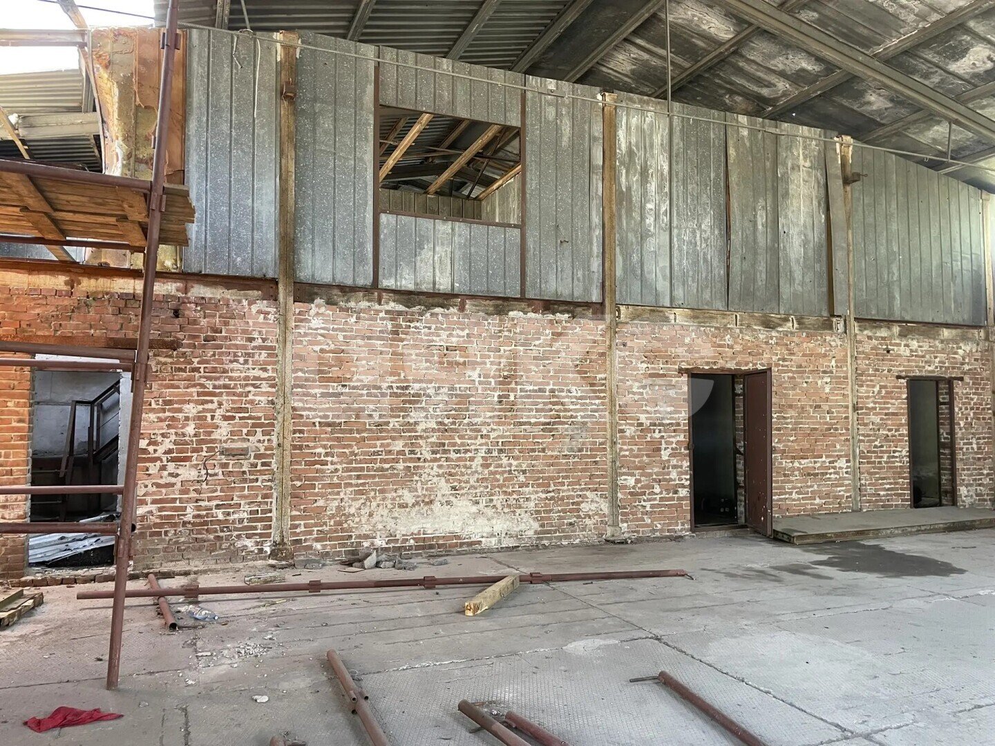 Фото №2: Коммерция <span class="whitespace-nowrap">1000 м²</span>, <span class="whitespace-nowrap">1/1 эт.</span> - Мариуполь, р. Ильичёвский, ул. Заозёрная, 62