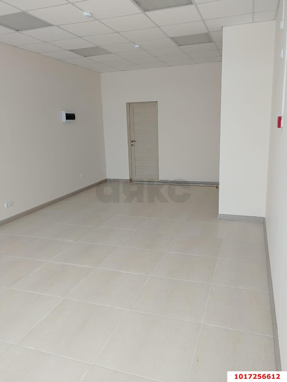 Фото №2: Торговое помещение <span class="whitespace-nowrap">33 м²</span>, <span class="whitespace-nowrap">1/13 эт.</span> - Краснодар, Прикубанский внутригородской округ, Славянский, мкр. Светлоград, ул. Красных Партизан, 1/4к2