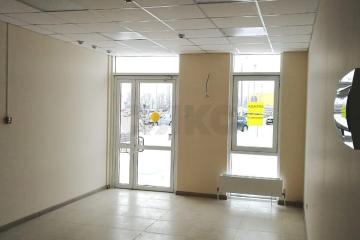 Фото №1: Торговое помещение <span class="whitespace-nowrap">33 м²</span>, <span class="whitespace-nowrap">1/13 эт.</span> - Краснодар, мкр. Светлоград, ул. Красных Партизан, 1/4к2