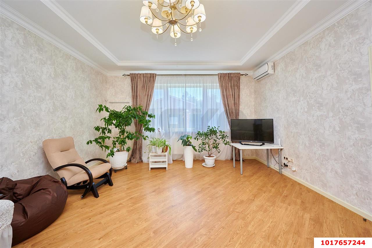 Фото №5: Дом <span class="whitespace-nowrap">225 м²</span> <span class="whitespace-nowrap">+ 8 сот.</span>, <span class="whitespace-nowrap">2 эт.</span> - Южный, ул. Коллективная, 23